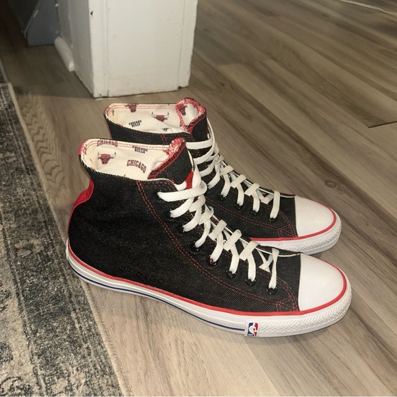 chicago bulls Black and Red High-Top converse Sneakers - Picture 2 of 8